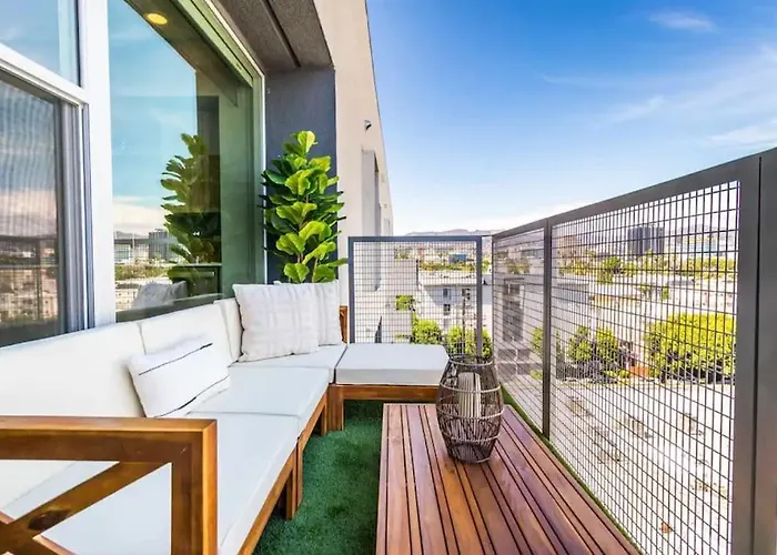 Dreamy 2Br With Balcony & Hollywood Sign Views!