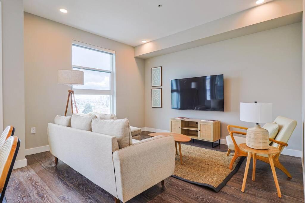 Apartment Dreamy 2br With Balcony & Hollywood Sign Views! Los Angeles